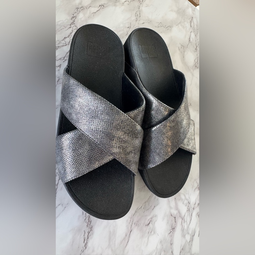 FitFlop Lulu Lustra Cross Slide Wedge silver/black Sandal Sz 7 - Picture 2 of 12